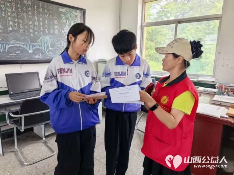 只为看到你的笑脸 阳泉市义工联合会走进平定县岔口乡、张庄镇入户发放2026年助学金为困境学子撑起求学微光 - 第6张