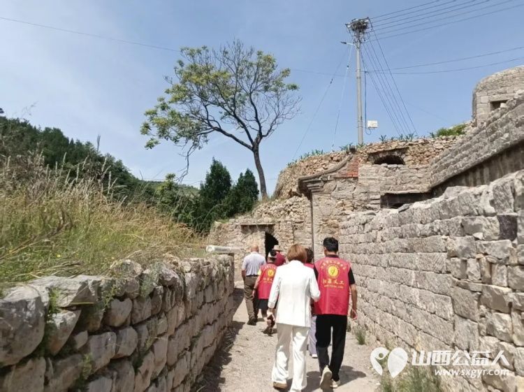 只为看到你的笑脸 阳泉市义工联合会走进平定县岔口乡、张庄镇入户发放2026年助学金为困境学子撑起求学微光 - 第17张