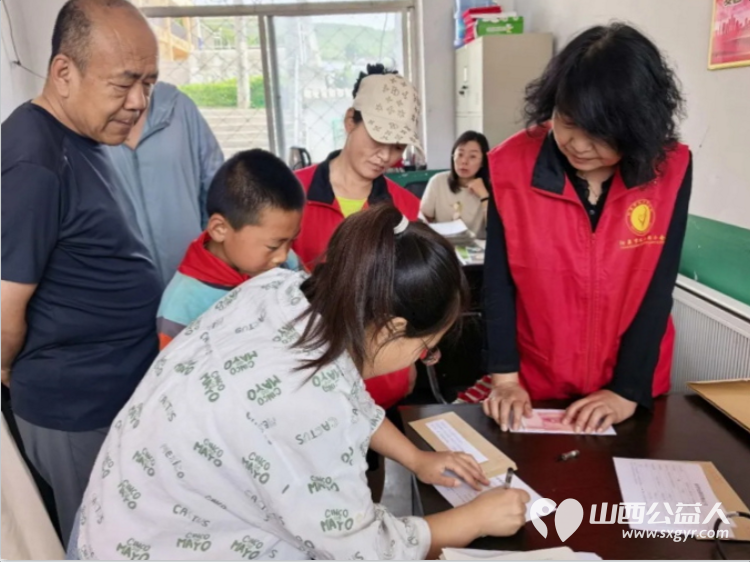 只为看到你的笑脸 阳泉市义工联合会走进平定县岔口乡、张庄镇入户发放2026年助学金为困境学子撑起求学微光 - 第9张