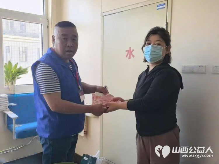 帮帮这个孩了吧!长治市小雨点公益志愿者协会36名同志的爱意捐款4350元和价值200元食品来到和平医院住院治疗的白血病患者高二年级学生郭子瑜同学给他送去了祝福 - 第3张 - 山西公益人 帮帮这个孩了吧!长治市小雨点公益志愿者协会36名同志的爱意捐款4350元和价值200元食品来到和平医院住院治疗的白血病患者高二年级学生郭子瑜同学给他送去了祝福 - 第3张