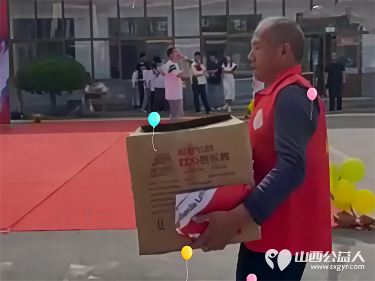 关爱特殊儿童点亮美好童年 长治市善泽留守困境儿童救助协会公益关爱行动奔赴屯留区河神庙特殊教育学校为这里的折翼天使们送上专属的节日祝福与暖心陪伴 - 第10张