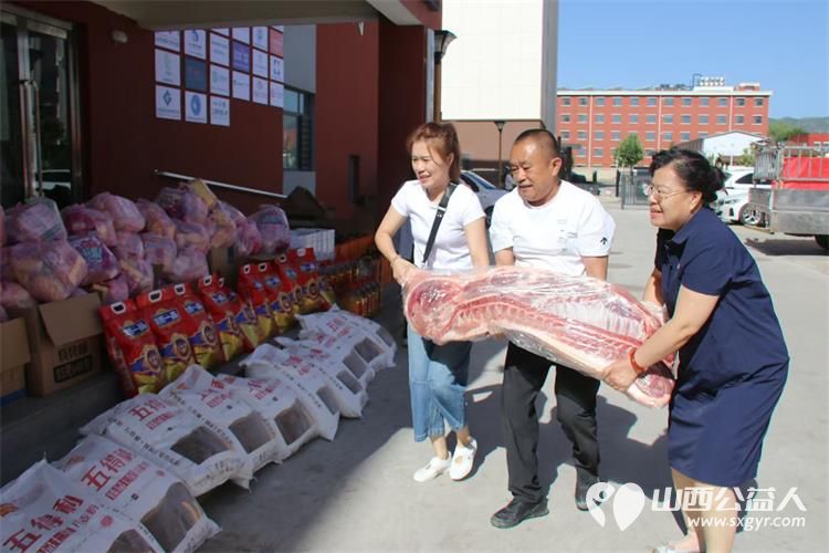感谢抖音太原网红二黑小郝晨一家人走进太原市灵星社区康复中心开始关注心智障碍群体让更多的人来了解关注接纳孤独症群体 - 第5张 - 山西公益人 感谢抖音太原网红二黑小郝晨一家人走进太原市灵星社区康复中心开始关注心智障碍群体让更多的人来了解关注接纳孤独症群体 - 第5张