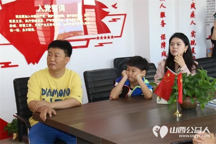 感谢太原网红吉他妈妈一家来到灵星社区康复中心给孤独症孩子们送来了六一礼物还和孩子们一起做游戏一起即兴表演 - 第3张 - 山西公益人 感谢太原网红吉他妈妈一家来到灵星社区康复中心给孤独症孩子们送来了六一礼物还和孩子们一起做游戏一起即兴表演 - 第3张
