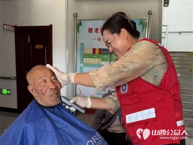 爱心义剪暖夕阳志愿服务暖人心----繁峙县应急救援协会走进繁峙县中心敬老院开展公益义剪服务以细微善举温暖暮年时光 - 第3张 - 山西公益人 爱心义剪暖夕阳志愿服务暖人心----繁峙县应急救援协会走进繁峙县中心敬老院开展公益义剪服务以细微善举温暖暮年时光 - 第3张