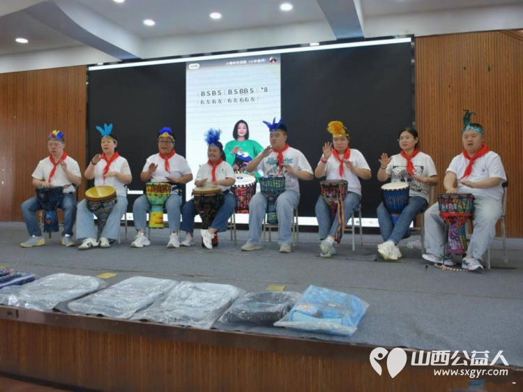 太原市阳光益佳信息服务有限公司在清徐县杨房小学开展迎六一·让爱回家在行动公益慰问活动为学校14名困境学生送上价值4000余元的助学金及爱心物品 - 第6张 - 山西公益人 太原市阳光益佳信息服务有限公司在清徐县杨房小学开展迎六一·让爱回家在行动公益慰问活动为学校14名困境学生送上价值4000余元的助学金及爱心物品 - 第6张