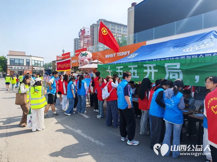 全面绿色转型.共建美丽中国 ¦晋中新青年高校志愿者联合服务中心开展六五环境日宣传活动让广大市民明晰环保法定责任树立依法保护环境的思想自觉 - 第2张 - 山西公益人 全面绿色转型.共建美丽中国 ¦晋中新青年高校志愿者联合服务中心开展六五环境日宣传活动让广大市民明晰环保法定责任树立依法保护环境的思想自觉 - 第2张