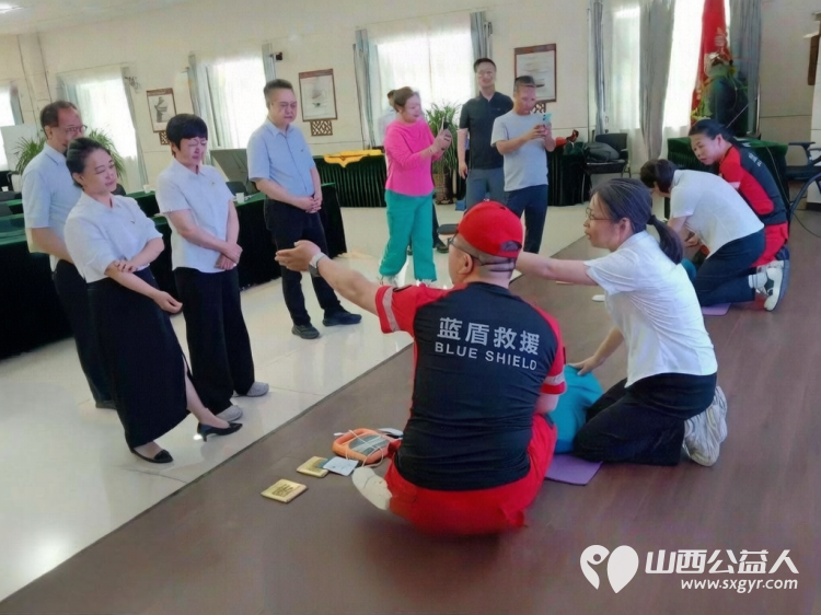 普及急救知识守护平安金融----忻州蓝盾应急救援队走进工行忻州分行开展应急救护培训通过现场示范和手把手实操教学纠正了常见的错误急救方式 - 第2张