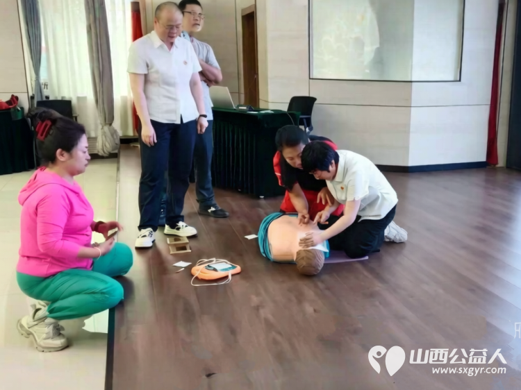 普及急救知识守护平安金融----忻州蓝盾应急救援队走进工行忻州分行开展应急救护培训通过现场示范和手把手实操教学纠正了常见的错误急救方式 - 第3张