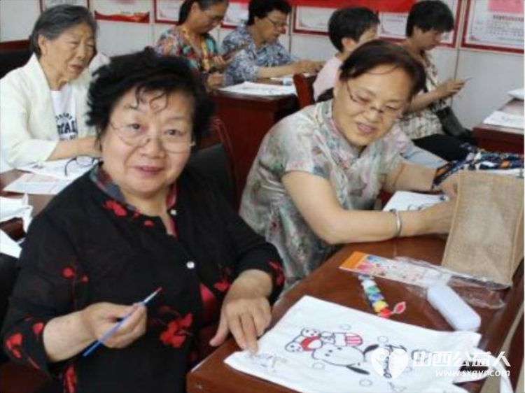 巧手绘文明布袋话安全----太原市平阳路街道滨东社区让中老年人把防骗和环保都带回家让文明新风吹进每一位居民心里 - 第4张