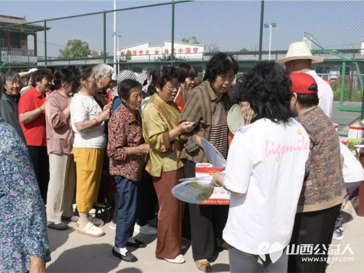 太原市阳光益佳信息服务有限公司在清徐徐沟镇东南坊村开展学习雷锋阳光精神让爱回家在行动公益活动 - 第4张