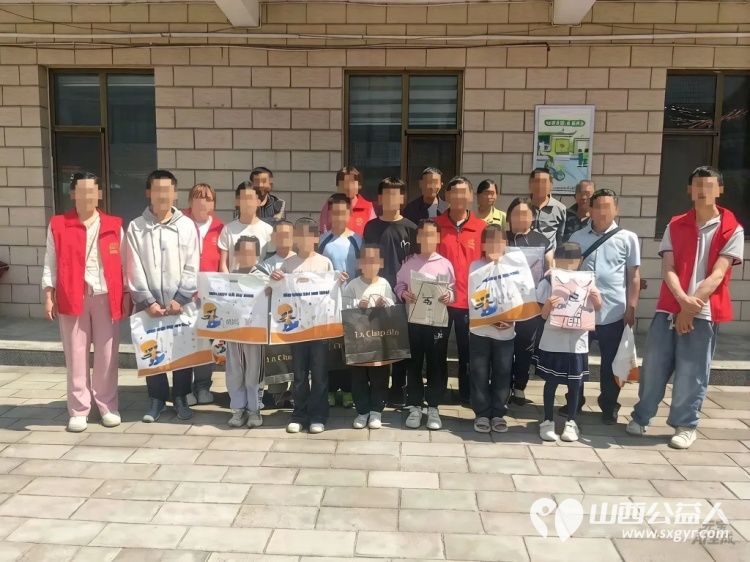 夏日送暖相伴成长----长治市阳光困境儿童帮扶协会给屯留区困境儿童发放夏季爱心物资夏季半袖长裤爱心物资包圆满完成 - 第1张