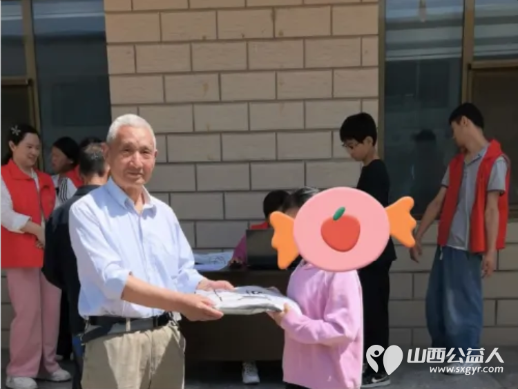 夏日送暖相伴成长----长治市阳光困境儿童帮扶协会给屯留区困境儿童发放夏季爱心物资夏季半袖长裤爱心物资包圆满完成 - 第2张
