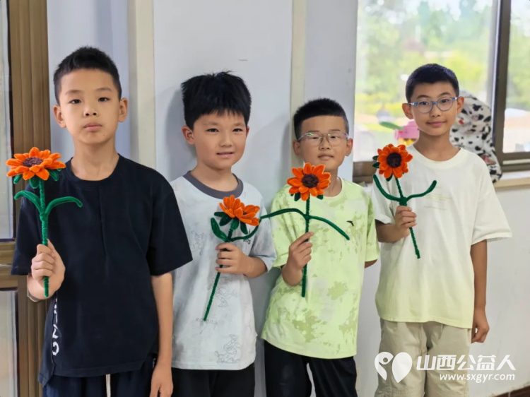 壹基金儿童服务站项目运城市相城社区儿童服务站举办 以花寄温情向阳赴新程 手工活动丰富辖区儿童课余文化生活助力少年儿童向阳而行逐光成长 - 第3张 - 山西公益人 壹基金儿童服务站项目运城市相城社区儿童服务站举办 以花寄温情向阳赴新程 手工活动丰富辖区儿童课余文化生活助力少年儿童向阳而行逐光成长 - 第3张