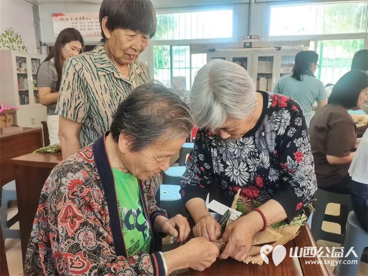 太原市尖草坪区新城街办东方社区举办束束艾草香悠悠端午情活动让居民沉浸式体验端午传统习俗 - 第8张