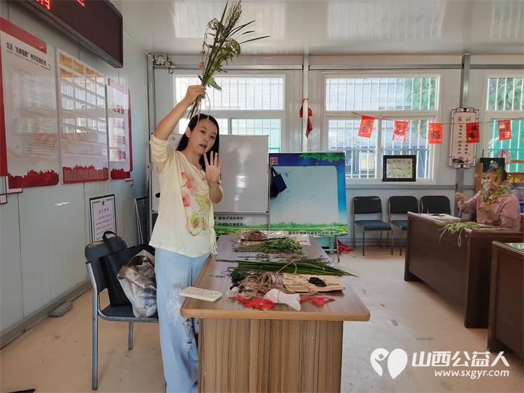 太原市尖草坪区新城街办东方社区举办束束艾草香悠悠端午情活动让居民沉浸式体验端午传统习俗 - 第6张