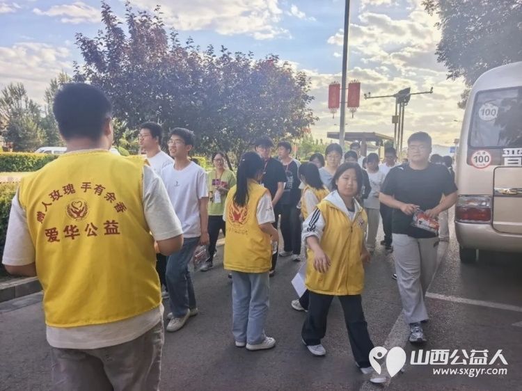 爱心送清凉助力高考路 河曲县委统战部、新联会、爱心商家志伟汽修携手爱华公益志愿者协会开展为期三天的高考爱心送水志愿服务活动温暖了每一位追梦人 - 第20张 - 山西公益人 爱心送清凉助力高考路 河曲县委统战部、新联会、爱心商家志伟汽修携手爱华公益志愿者协会开展为期三天的高考爱心送水志愿服务活动温暖了每一位追梦人 - 第20张