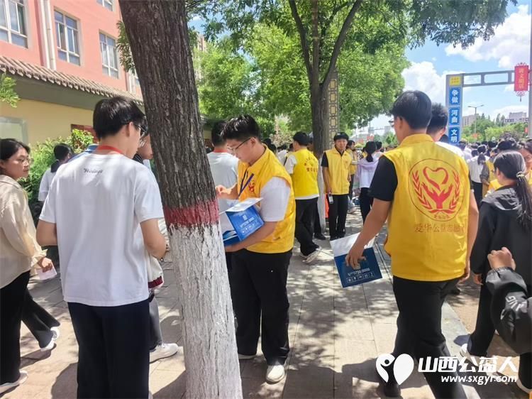 爱心送清凉助力高考路 河曲县委统战部、新联会、爱心商家志伟汽修携手爱华公益志愿者协会开展为期三天的高考爱心送水志愿服务活动温暖了每一位追梦人 - 第19张 - 山西公益人 爱心送清凉助力高考路 河曲县委统战部、新联会、爱心商家志伟汽修携手爱华公益志愿者协会开展为期三天的高考爱心送水志愿服务活动温暖了每一位追梦人 - 第19张
