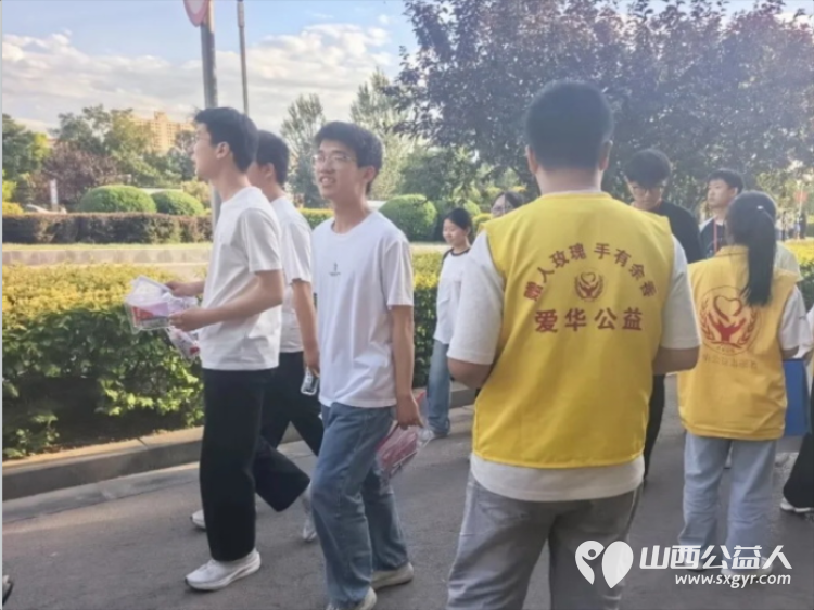 爱心送清凉助力高考路 河曲县委统战部、新联会、爱心商家志伟汽修携手爱华公益志愿者协会开展为期三天的高考爱心送水志愿服务活动温暖了每一位追梦人 - 第24张 - 山西公益人 爱心送清凉助力高考路 河曲县委统战部、新联会、爱心商家志伟汽修携手爱华公益志愿者协会开展为期三天的高考爱心送水志愿服务活动温暖了每一位追梦人 - 第24张