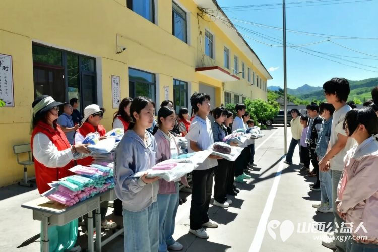 五台县志愿者协会携手太原一束光志愿者队伍走进陈家庄学校助学慰问情暖学子带来53套崭新的床上三件套还带来了一批体育器材 - 第6张