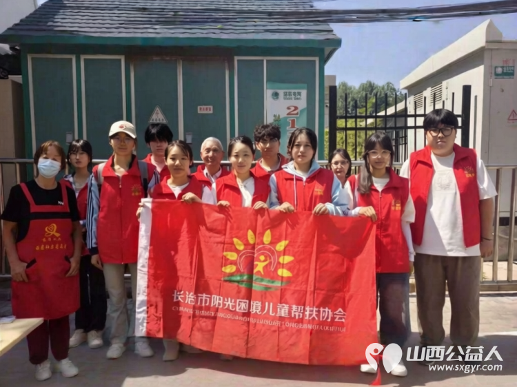长治市阳光困境儿童帮扶协会无偿献血日来临之际宣传无偿献血走进长治园林东小区同时爱心义诊义务理发温暖居民心 - 第1张