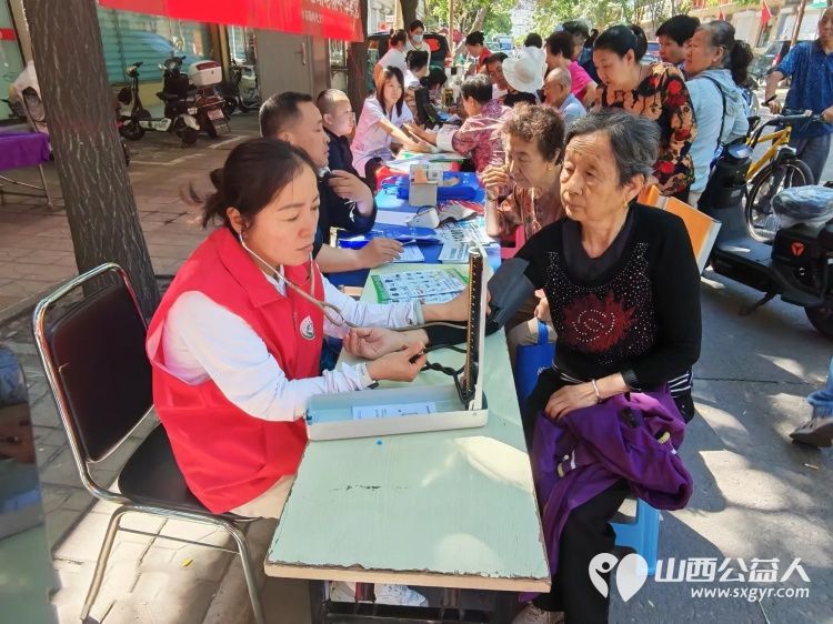 志愿服务进社区健康活动暖人心----2026年6月10日介休市敬老协会走进介休市北坛街道花园街社区为社区所有老人爱心理发义诊让社区充满温情与暖意 - 第40张 - 山西公益人 志愿服务进社区健康活动暖人心----2026年6月10日介休市敬老协会走进介休市北坛街道花园街社区为社区所有老人爱心理发义诊让社区充满温情与暖意 - 第40张
