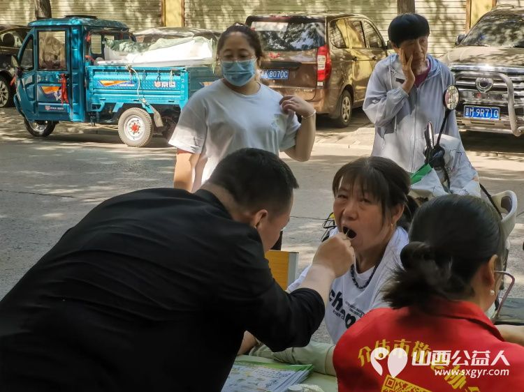 志愿服务进社区健康活动暖人心----2026年6月10日介休市敬老协会走进介休市北坛街道花园街社区为社区所有老人爱心理发义诊让社区充满温情与暖意 - 第39张 - 山西公益人 志愿服务进社区健康活动暖人心----2026年6月10日介休市敬老协会走进介休市北坛街道花园街社区为社区所有老人爱心理发义诊让社区充满温情与暖意 - 第39张