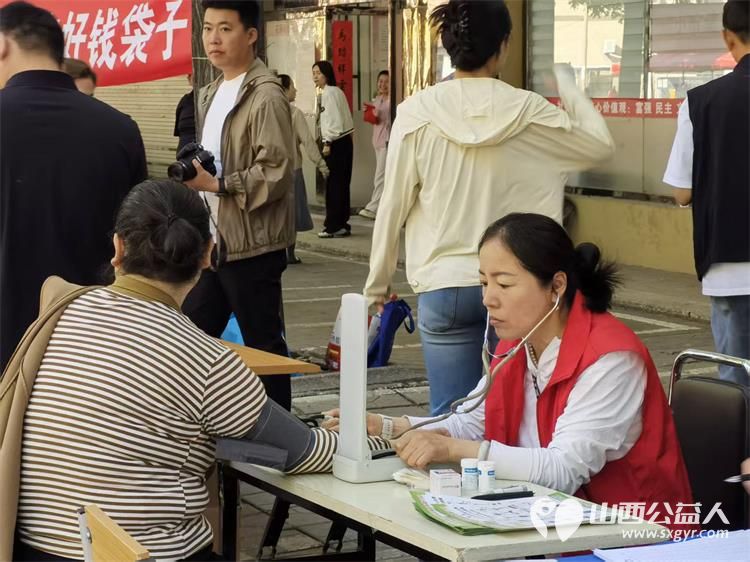 志愿服务进社区健康活动暖人心----2026年6月10日介休市敬老协会走进介休市北坛街道花园街社区为社区所有老人爱心理发义诊让社区充满温情与暖意 - 第35张 - 山西公益人 志愿服务进社区健康活动暖人心----2026年6月10日介休市敬老协会走进介休市北坛街道花园街社区为社区所有老人爱心理发义诊让社区充满温情与暖意 - 第35张