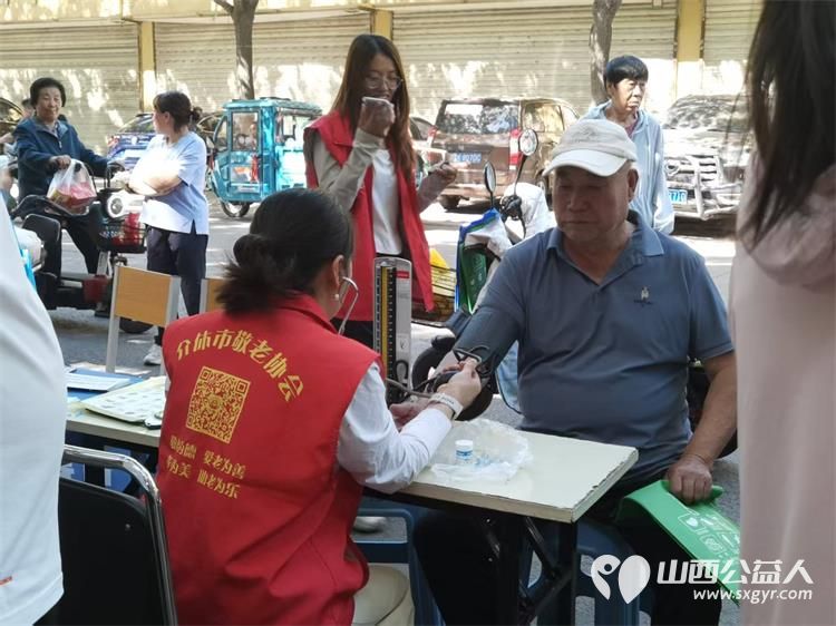 志愿服务进社区健康活动暖人心----2026年6月10日介休市敬老协会走进介休市北坛街道花园街社区为社区所有老人爱心理发义诊让社区充满温情与暖意 - 第31张 - 山西公益人 志愿服务进社区健康活动暖人心----2026年6月10日介休市敬老协会走进介休市北坛街道花园街社区为社区所有老人爱心理发义诊让社区充满温情与暖意 - 第31张