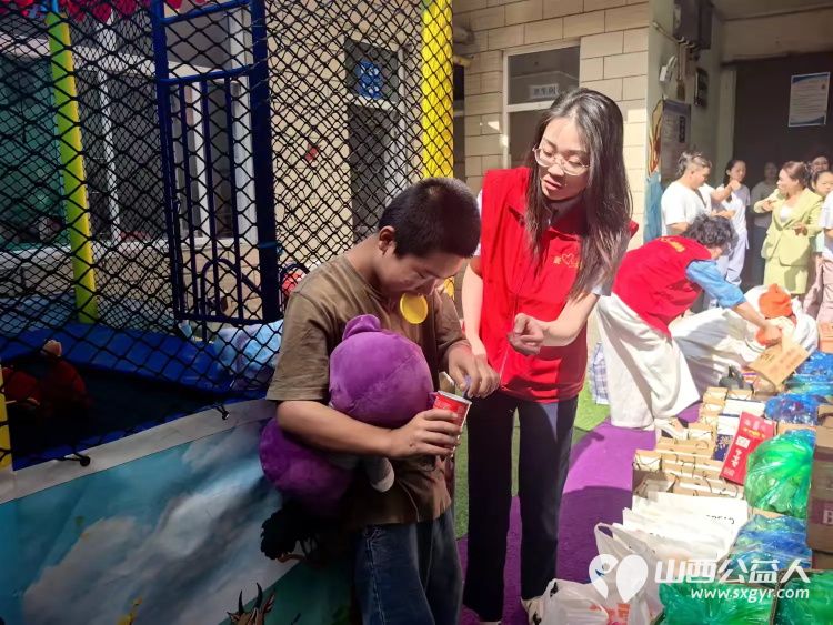 暖心相伴关爱同行守护特殊儿童纯真童年----长治市爱心妈妈志愿服务协会走进启明星智障儿童托养中心开展爱心帮扶活动捐助现金3000元个人捐助现金1000元及各种生活物资 - 第18张
