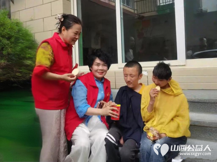 暖心相伴关爱同行守护特殊儿童纯真童年----长治市爱心妈妈志愿服务协会走进启明星智障儿童托养中心开展爱心帮扶活动捐助现金3000元个人捐助现金1000元及各种生活物资 - 第13张