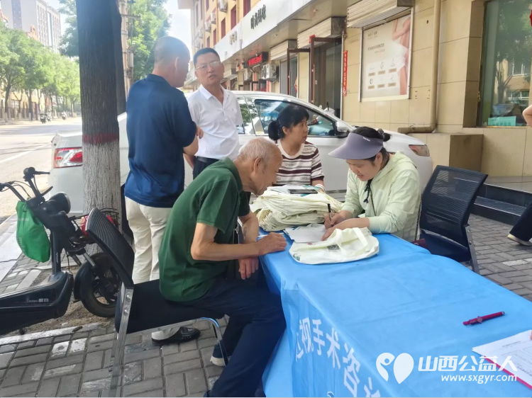 介休市敬老协会2026年6月12日组织志愿者在介休市东南街道水门南街社区为社区所有老人爱心理发义诊力行助老之举让美好与温暖萦绕每一位长者 - 第13张 - 山西公益人 介休市敬老协会2026年6月12日组织志愿者在介休市东南街道水门南街社区为社区所有老人爱心理发义诊力行助老之举让美好与温暖萦绕每一位长者 - 第13张