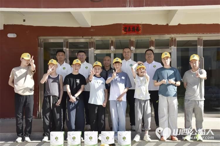 感谢太原天悦足球俱乐部携手太原市足协走进太原市灵星社区服务中心为孤独症孩子们创造更多参与社会融合的机会 - 第2张 - 山西公益人 感谢太原天悦足球俱乐部携手太原市足协走进太原市灵星社区服务中心为孤独症孩子们创造更多参与社会融合的机会 - 第2张