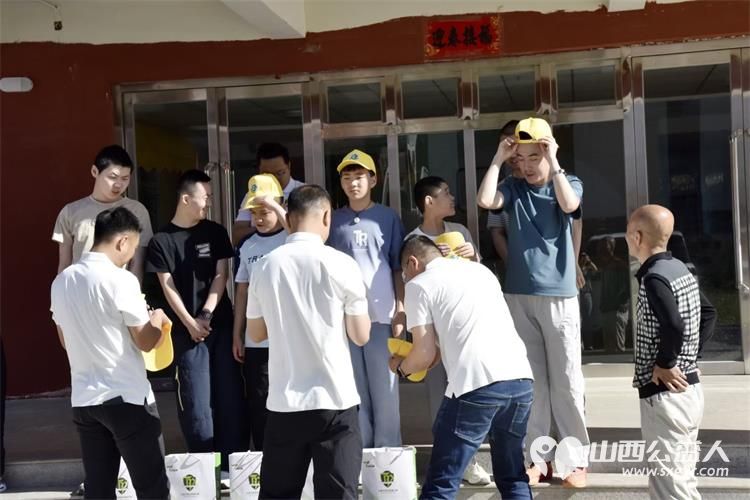 感谢太原天悦足球俱乐部携手太原市足协走进太原市灵星社区服务中心为孤独症孩子们创造更多参与社会融合的机会 - 第3张 - 山西公益人 感谢太原天悦足球俱乐部携手太原市足协走进太原市灵星社区服务中心为孤独症孩子们创造更多参与社会融合的机会 - 第3张