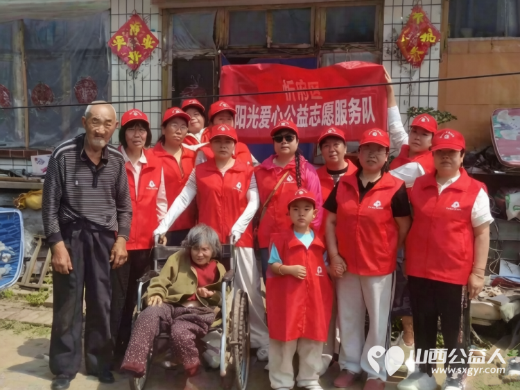 端午送温情公益暖桑榆----忻州阳光爱心公益团队走进旭来街办事处前秦村、泡池村走访慰问乡村老人带来大米白面猪肉鸡蛋牛奶还有端午应节的粽子 - 第1张