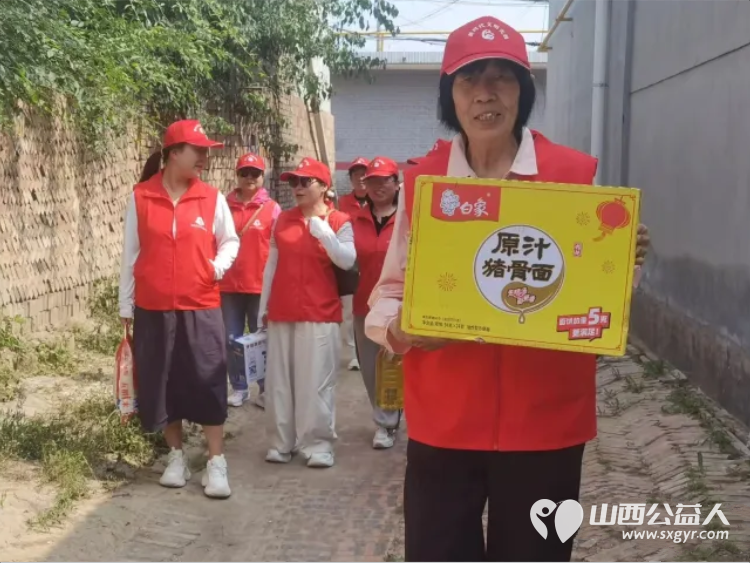 端午送温情公益暖桑榆----忻州阳光爱心公益团队走进旭来街办事处前秦村、泡池村走访慰问乡村老人带来大米白面猪肉鸡蛋牛奶还有端午应节的粽子 - 第3张