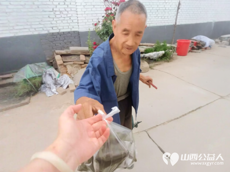 粽香裹寿桃温情满雨花----长治市小雨点公益思源组端午特别活动走进长治市雨花斋二部开展了一场别开生面的提前过端午免费供餐活动 - 第26张 - 山西公益人 粽香裹寿桃温情满雨花----长治市小雨点公益思源组端午特别活动走进长治市雨花斋二部开展了一场别开生面的提前过端午免费供餐活动 - 第26张