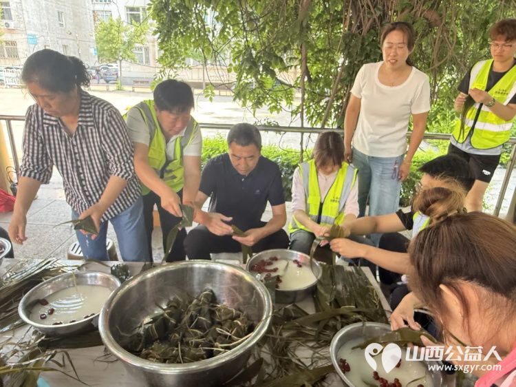 五月端午志愿忙祝福大家都安康｜晋中市太谷区心连心志愿者协会端午节联合安泰社区带着新鲜粽子节日慰问物资奔赴辖区孤寡老人困境儿童困难家庭身边开展走访慰问暖心陪伴服务 - 第5张