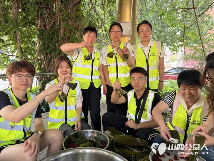 五月端午志愿忙祝福大家都安康｜晋中市太谷区心连心志愿者协会端午节联合安泰社区带着新鲜粽子节日慰问物资奔赴辖区孤寡老人困境儿童困难家庭身边开展走访慰问暖心陪伴服务 - 第3张