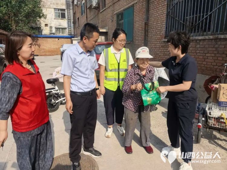 五月端午志愿忙祝福大家都安康｜晋中市太谷区心连心志愿者协会端午节联合安泰社区带着新鲜粽子节日慰问物资奔赴辖区孤寡老人困境儿童困难家庭身边开展走访慰问暖心陪伴服务 - 第9张