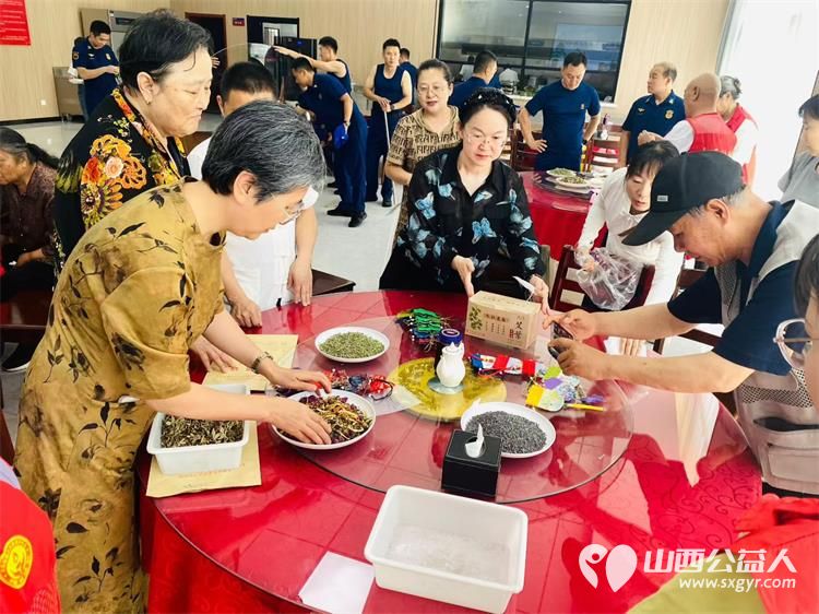 粽叶飘香迎端午温情相伴暖人心----太原市烛光志愿服务中心联合小北关社区走进胜利街消防救援大队开展阳光陪伴与爱同行端午联谊活动志愿者爱心人士特殊家庭长辈与消防救援人员共迎端午佳节 - 第25张