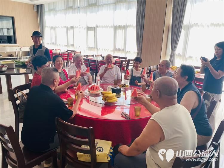 粽叶飘香迎端午温情相伴暖人心----太原市烛光志愿服务中心联合小北关社区走进胜利街消防救援大队开展阳光陪伴与爱同行端午联谊活动志愿者爱心人士特殊家庭长辈与消防救援人员共迎端午佳节 - 第26张