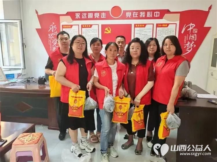 介休市公益事业促进会举办粽香迎端午·红心庆七一双节主题公益活动表彰了优秀志愿者慰问了8户居民赠送粽子米面油羊奶粉等爱心物资共同为困难群体筑牢温嗳防线 - 第2张 - 山西公益人 介休市公益事业促进会举办粽香迎端午·红心庆七一双节主题公益活动表彰了优秀志愿者慰问了8户居民赠送粽子米面油羊奶粉等爱心物资共同为困难群体筑牢温嗳防线 - 第2张
