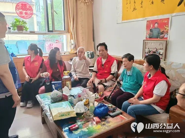 介休市公益事业促进会举办粽香迎端午·红心庆七一双节主题公益活动表彰了优秀志愿者慰问了8户居民赠送粽子米面油羊奶粉等爱心物资共同为困难群体筑牢温嗳防线 - 第7张 - 山西公益人 介休市公益事业促进会举办粽香迎端午·红心庆七一双节主题公益活动表彰了优秀志愿者慰问了8户居民赠送粽子米面油羊奶粉等爱心物资共同为困难群体筑牢温嗳防线 - 第7张