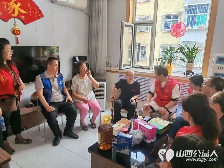 介休市公益事业促进会举办粽香迎端午·红心庆七一双节主题公益活动表彰了优秀志愿者慰问了8户居民赠送粽子米面油羊奶粉等爱心物资共同为困难群体筑牢温嗳防线 - 第8张 - 山西公益人 介休市公益事业促进会举办粽香迎端午·红心庆七一双节主题公益活动表彰了优秀志愿者慰问了8户居民赠送粽子米面油羊奶粉等爱心物资共同为困难群体筑牢温嗳防线 - 第8张