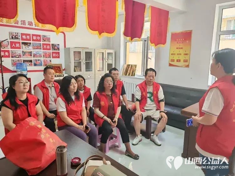 介休市公益事业促进会举办粽香迎端午·红心庆七一双节主题公益活动表彰了优秀志愿者慰问了8户居民赠送粽子米面油羊奶粉等爱心物资共同为困难群体筑牢温嗳防线 - 第5张 - 山西公益人 介休市公益事业促进会举办粽香迎端午·红心庆七一双节主题公益活动表彰了优秀志愿者慰问了8户居民赠送粽子米面油羊奶粉等爱心物资共同为困难群体筑牢温嗳防线 - 第5张
