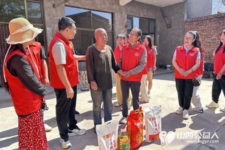 粽叶飘香端午安康探望乡村孤寡老人----长治市正能量公益协会志愿服务团队三队走进屯留区路村乡东洼村看望四位孤寡老人感谢李素春、李素伟、李周全三位爱心人士每人捐助400元现金给四位老人 - 第17张 - 山西公益人 粽叶飘香端午安康探望乡村孤寡老人----长治市正能量公益协会志愿服务团队三队走进屯留区路村乡东洼村看望四位孤寡老人感谢李素春、李素伟、李周全三位爱心人士每人捐助400元现金给四位老人 - 第17张