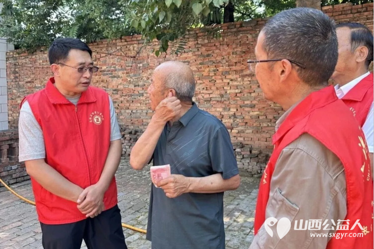 粽叶飘香端午安康探望乡村孤寡老人----长治市正能量公益协会志愿服务团队三队走进屯留区路村乡东洼村看望四位孤寡老人感谢李素春、李素伟、李周全三位爱心人士每人捐助400元现金给四位老人 - 第10张 - 山西公益人 粽叶飘香端午安康探望乡村孤寡老人----长治市正能量公益协会志愿服务团队三队走进屯留区路村乡东洼村看望四位孤寡老人感谢李素春、李素伟、李周全三位爱心人士每人捐助400元现金给四位老人 - 第10张