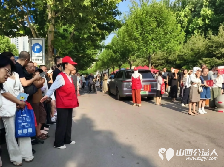 暖心护考筑梦起航｜临汾市文明交通志愿者协会志愿红守护中考路179名志愿者奔赴市区各考点与执勤交警并肩值守全力做好交通疏导与秩序维护 - 第13张