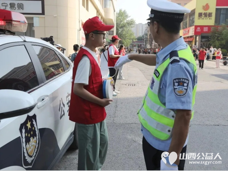 暖心护考筑梦起航｜临汾市文明交通志愿者协会志愿红守护中考路179名志愿者奔赴市区各考点与执勤交警并肩值守全力做好交通疏导与秩序维护 - 第16张