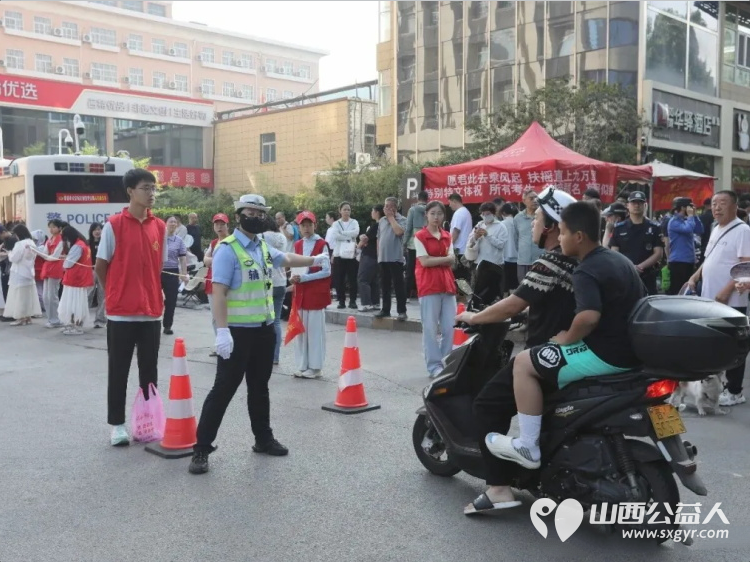 暖心护考筑梦起航｜临汾市文明交通志愿者协会志愿红守护中考路179名志愿者奔赴市区各考点与执勤交警并肩值守全力做好交通疏导与秩序维护 - 第14张